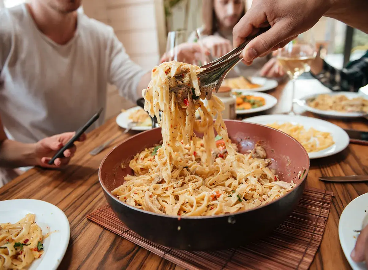 Pyszne **pasta** prosto z patelni, idealna na szybki obiad. **Tempo** przygotowania i **efekty** zachwycają!