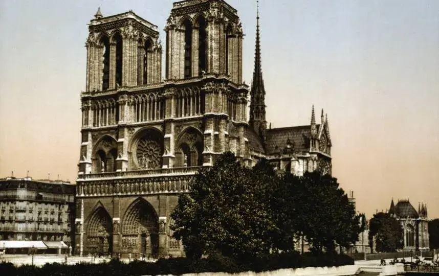 Kiedy powstała katedra Notre-Dame? Odkryj jej fascynującą historię