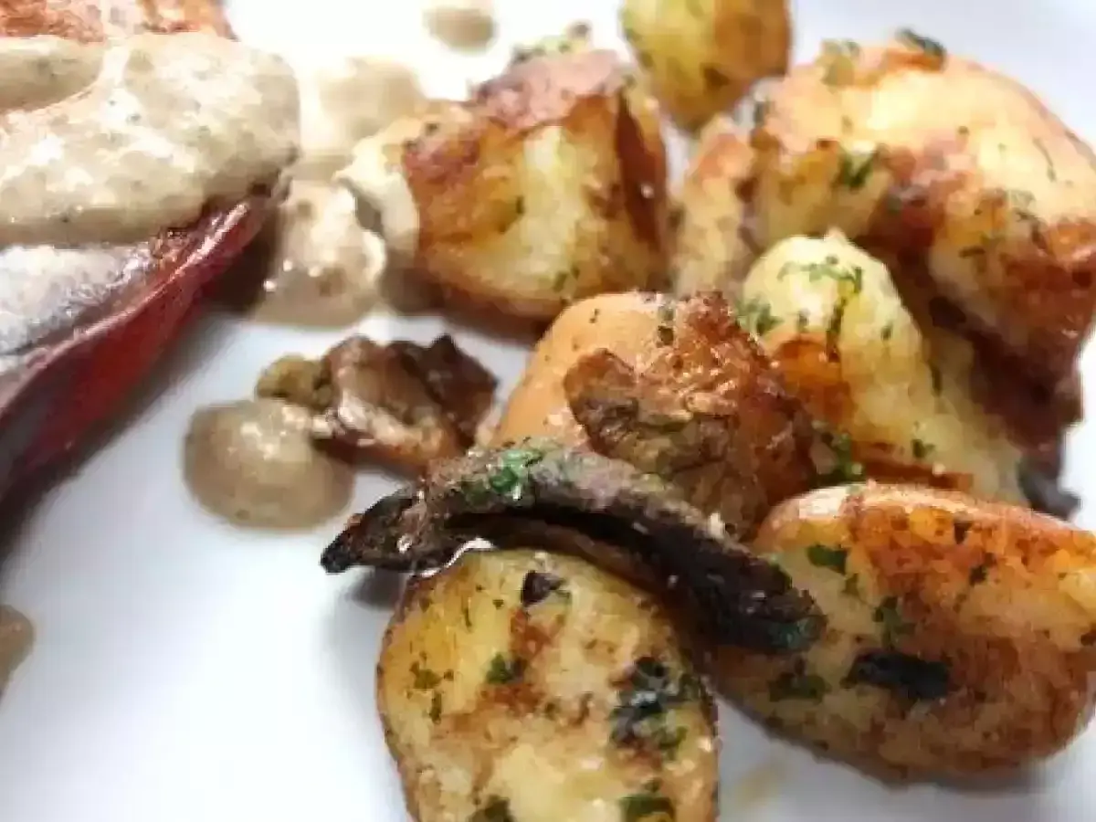 Pommes de terre rôties et cèpes, une recette simple et savoureuse.