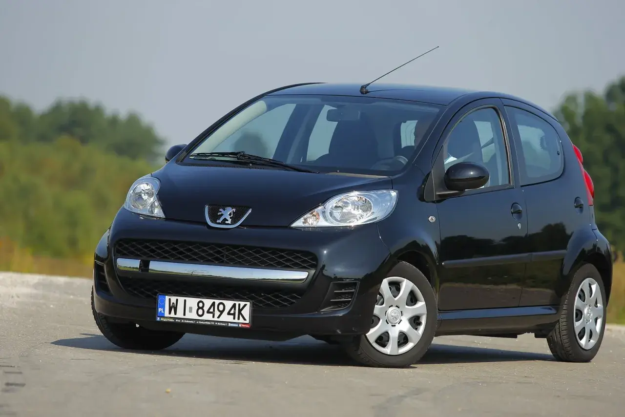 Peugeot 107: Ile litrów paliwa mieści bak? Zasięg i rezerwa