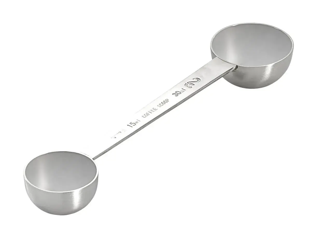 Metalowa miarka z dwoma końcówkami, z oznaczeniami 15ml i 30ml.