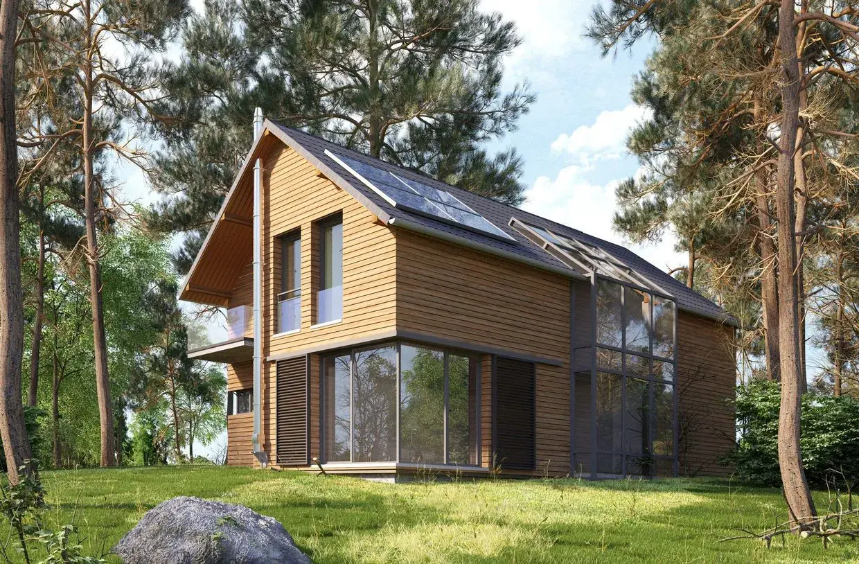 Maison en bois avec panneaux solaires sur le toit, un exemple parfait pour rendre sa maison écologique.
