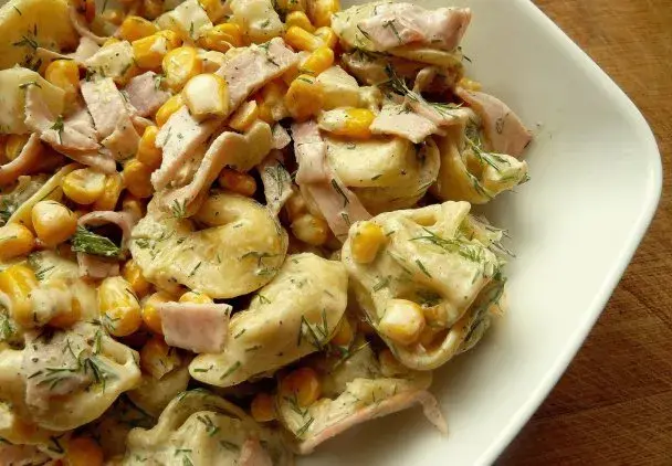 Jak zrobić sałatkę z tortellini, która zaskoczy Twoich gości