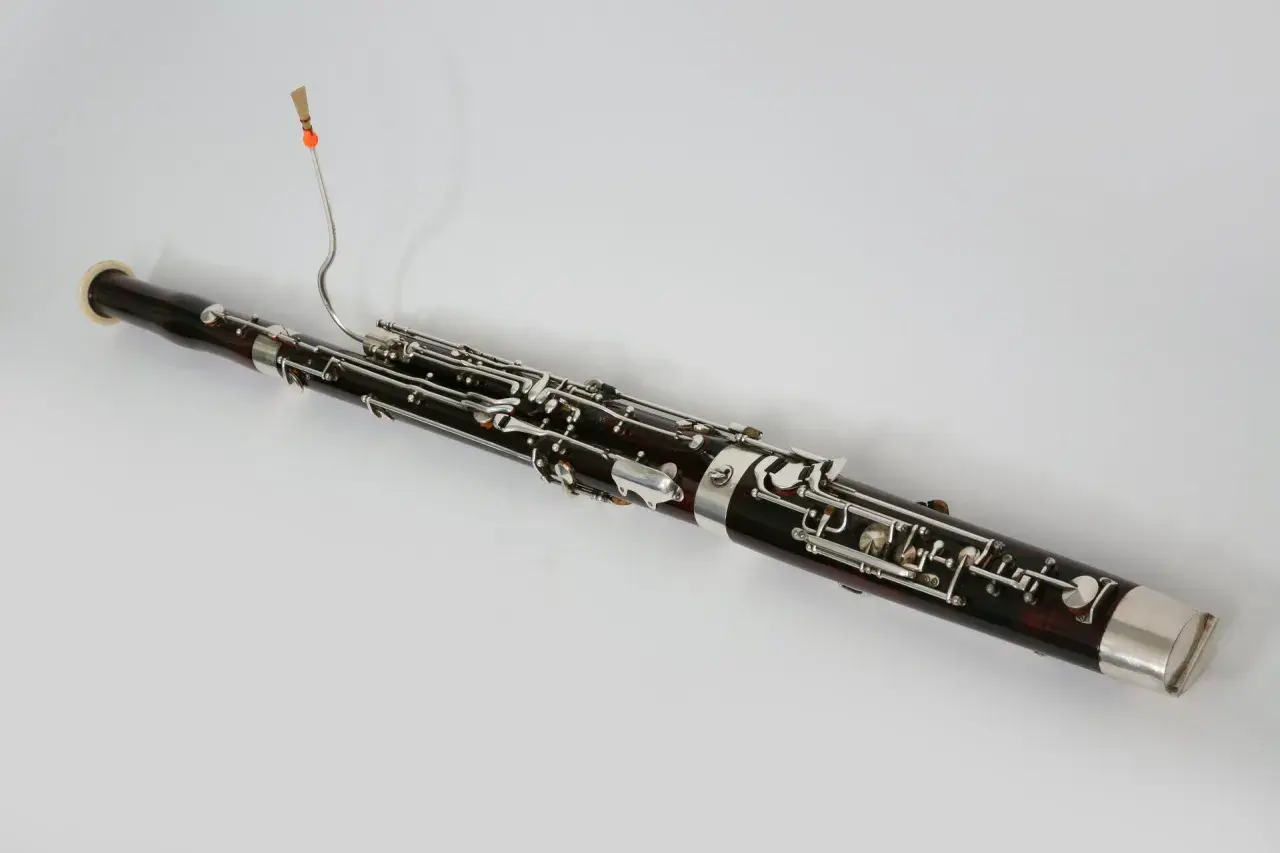Fagot, jeden z instrumentów dętych drewnianych, z charakterystycznym ustnikiem.