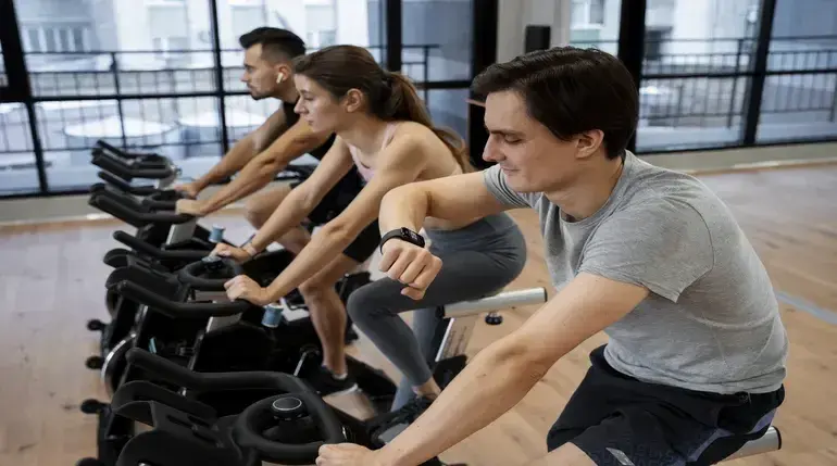 Co to są ćwiczenia cardio? Jak zacząć i schudnąć bezpiecznie?