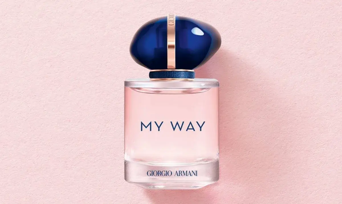 Sekret piosenki z reklamy perfum Si: Kto naprawdę śpiewa ten utwór?
