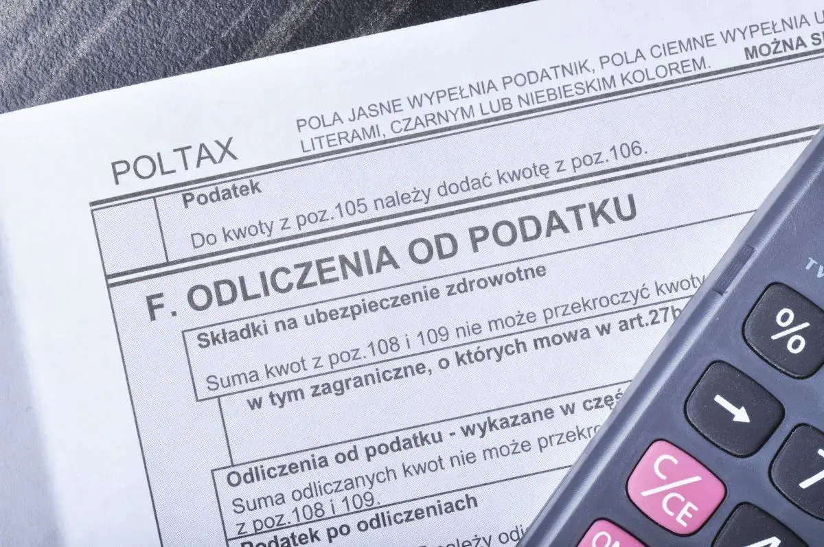 Emeryt a PIT: Kiedy rozlicza ZUS, a kiedy Ty?