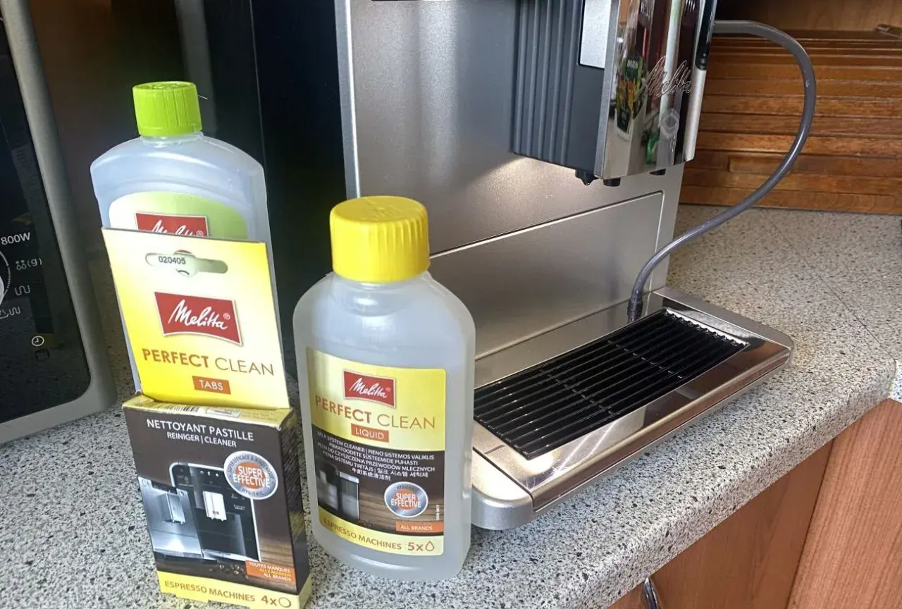 Krups anticalc kit F054 jak używać? Zestaw Melitta Perfect Clean do czyszczenia ekspresu.
