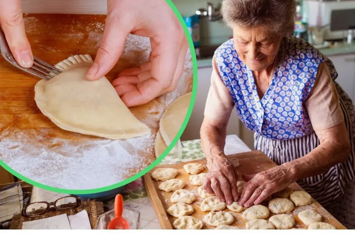 Babcia pokazuje lepienie pierogów na 11 sposobów. Dłonie formują ciasto, a na desce leżą gotowe pierożki.