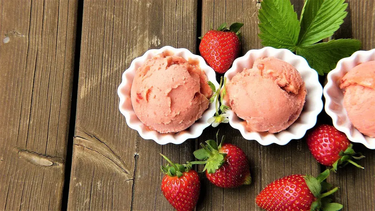Proste przepisy na zdrowe lody bez cukru, które pokochasz