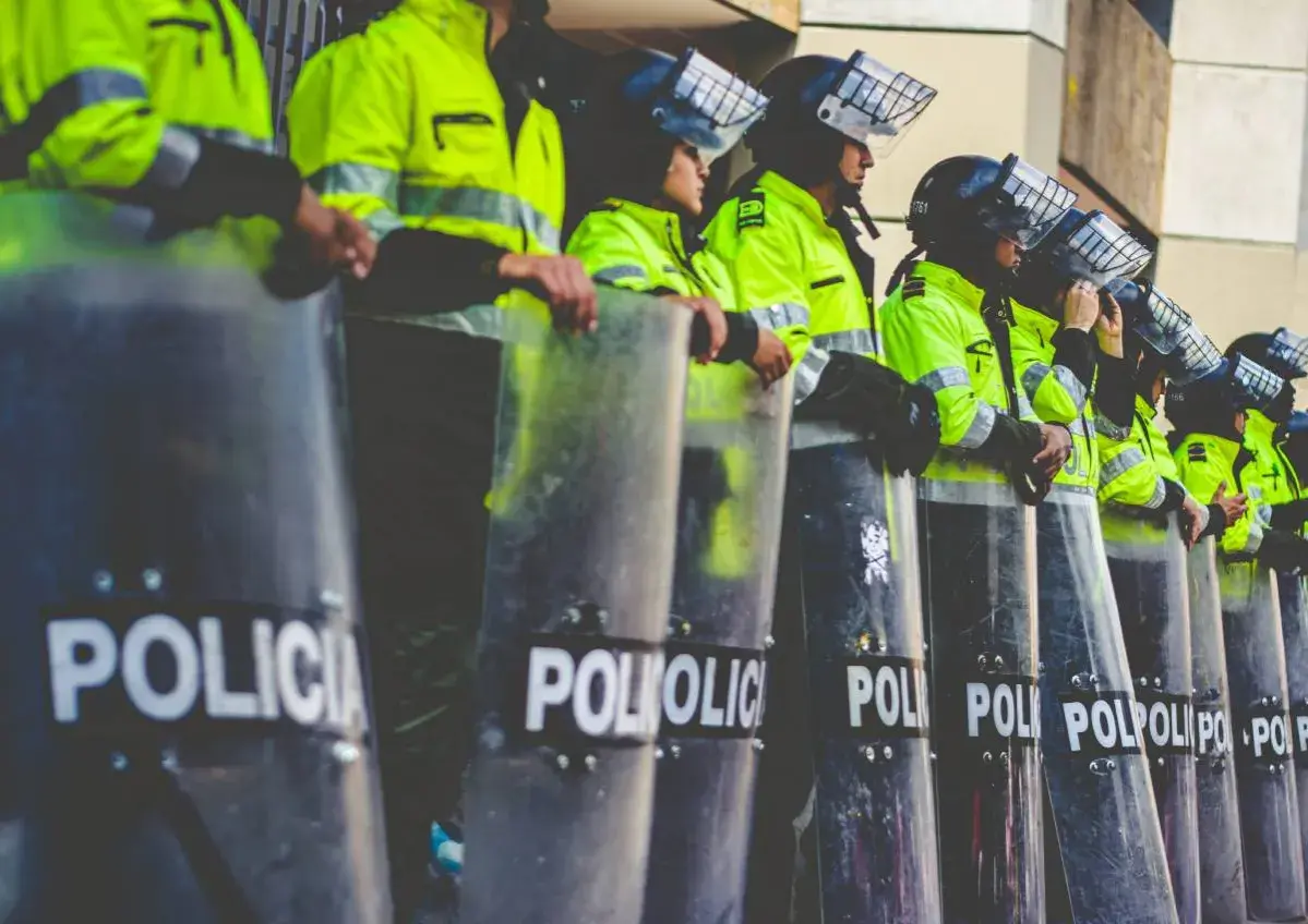 Jaka motywacja do podjęcia służby w policji? Odkryj prawdziwe powody