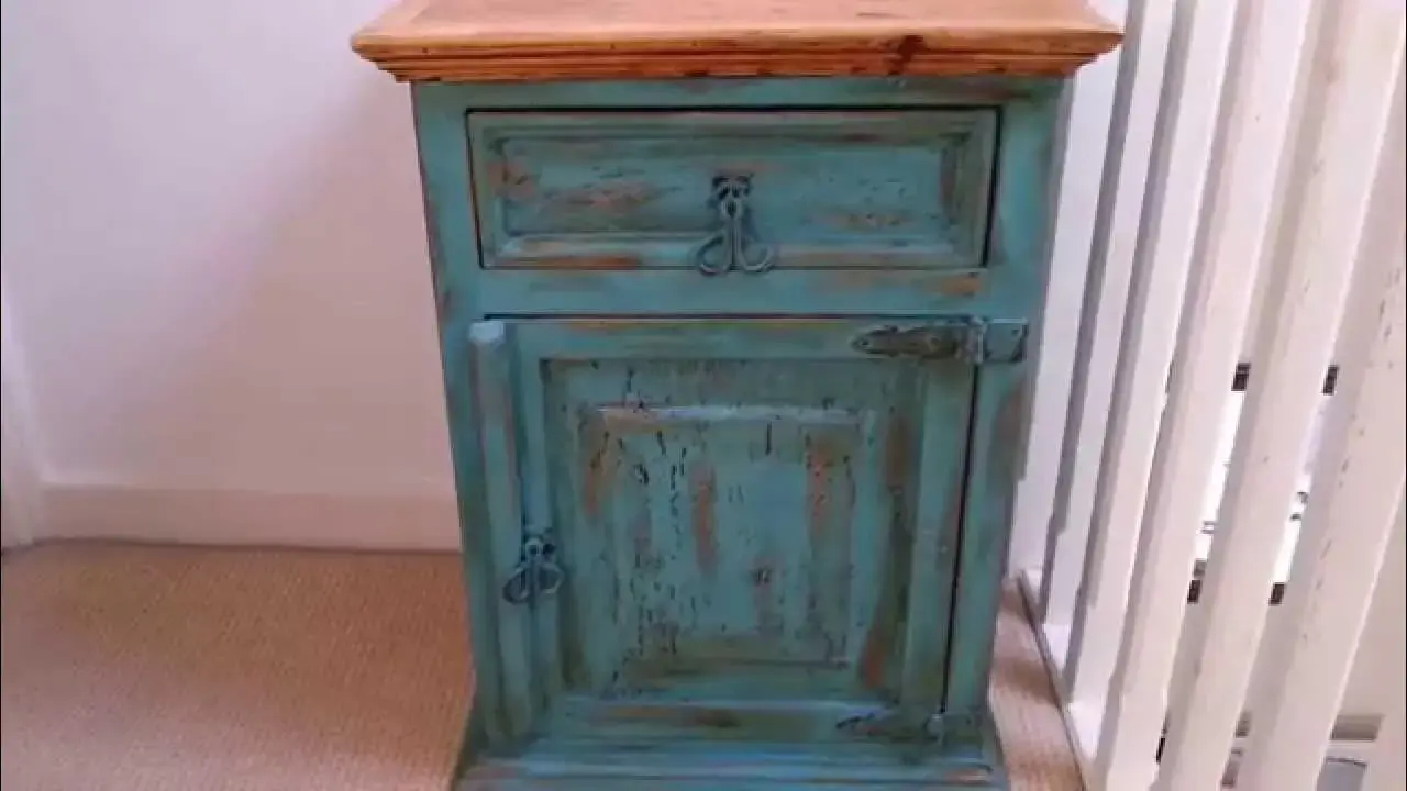Jak postarzyć meble? DIY: Unikalny styl vintage krok po kroku