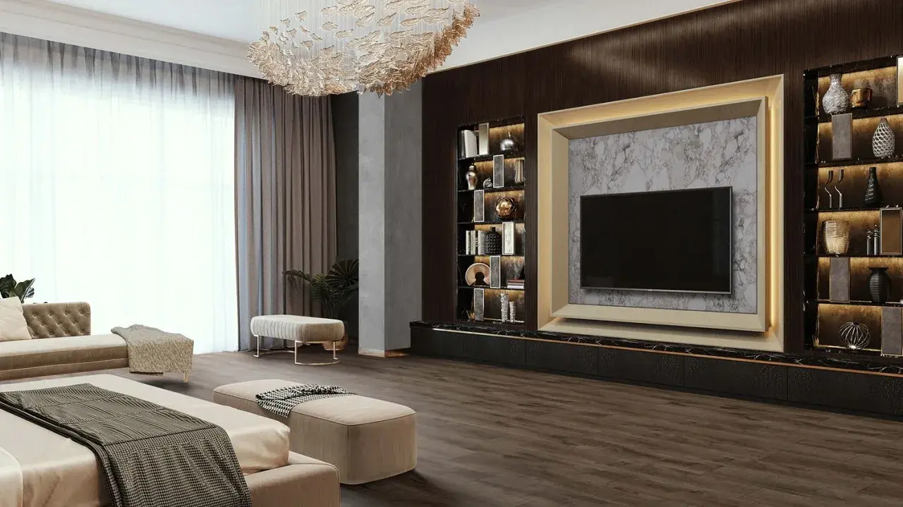 Elegancja i luksus w sypialni glamour inspiracje: złota rama TV, marmur, ciemne drewno, designerska lampa i wygodne meble.