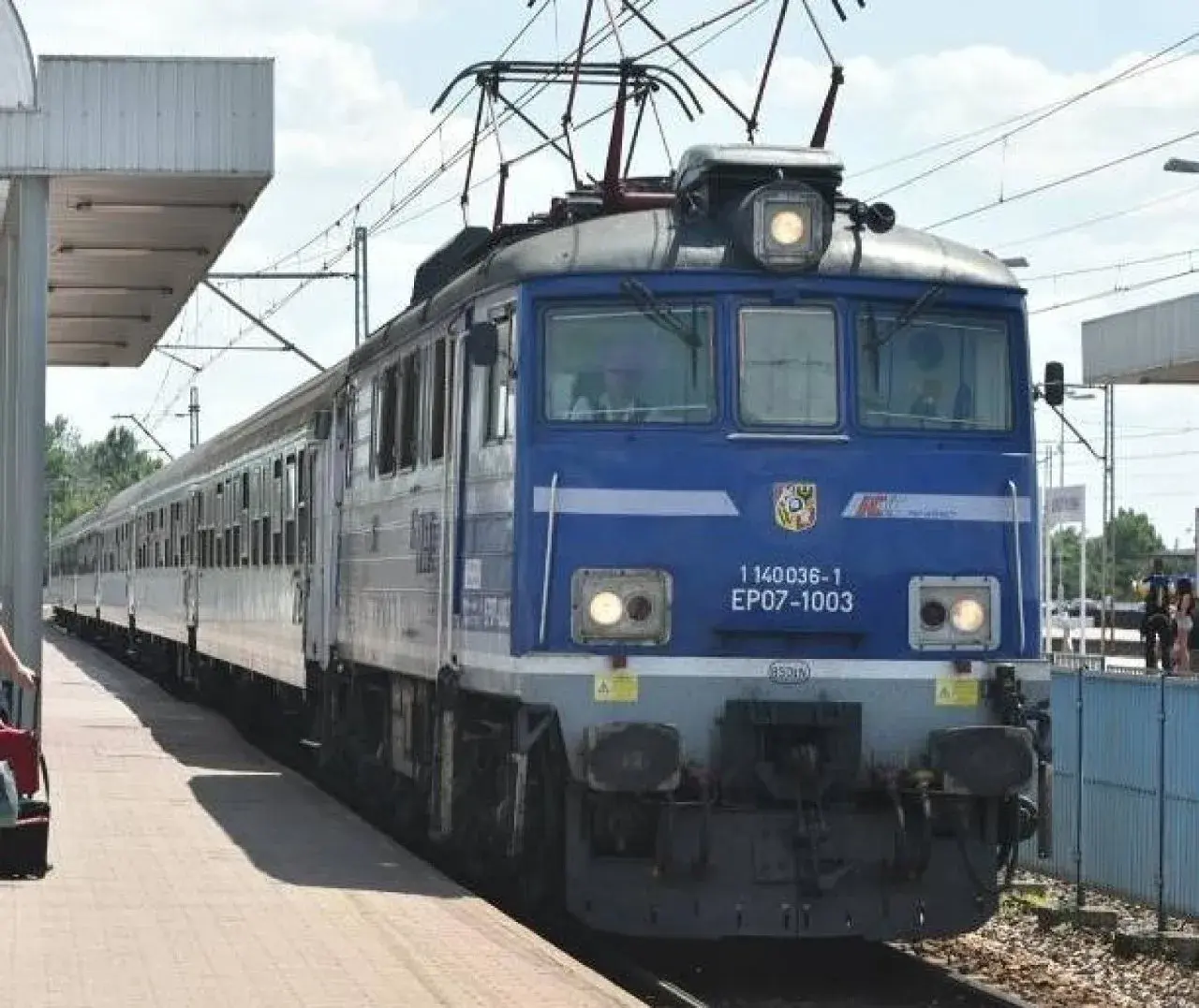 Jak dojechać z Warszawy do Ustronia Górskiego - najlepsze opcje transportu