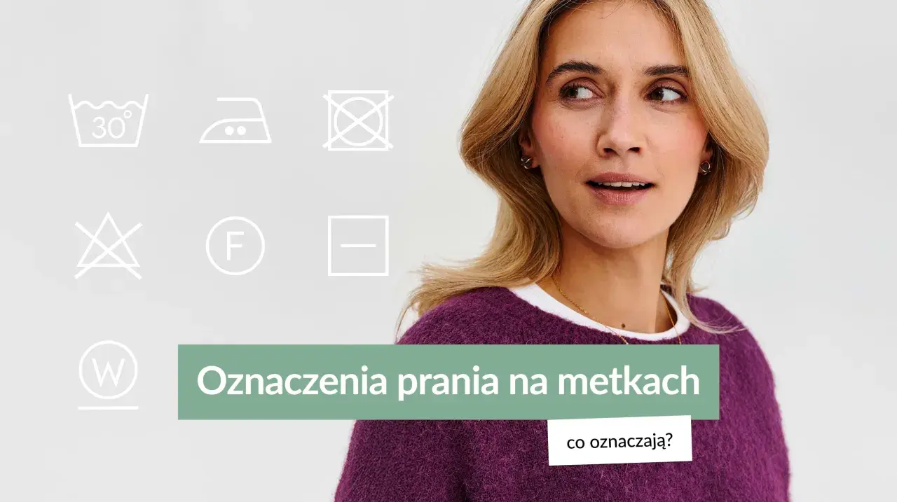 Kobieta w fioletowym swetrze z metkami z oznaczeniami prania. Pika materiał.