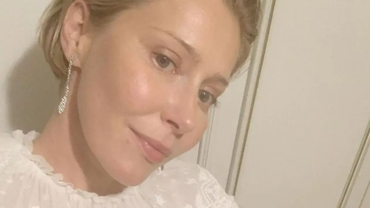 Katarzyna Warnke, wiek nie gra roli, gdy ma się tak promienny uśmiech i stylowe kolczyki.