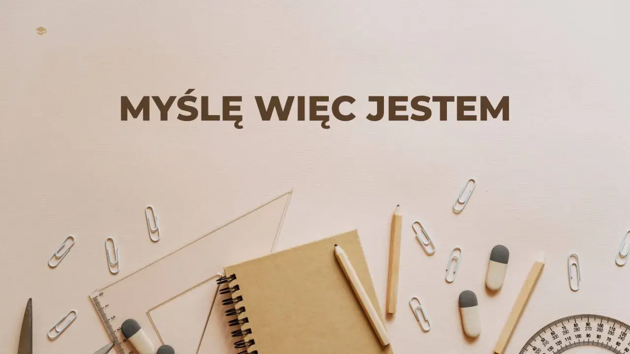 Na tle przyborów szkolnych, takich jak ołówek, linijka i zeszyt, widnieje napis "Myślę więc jestem".