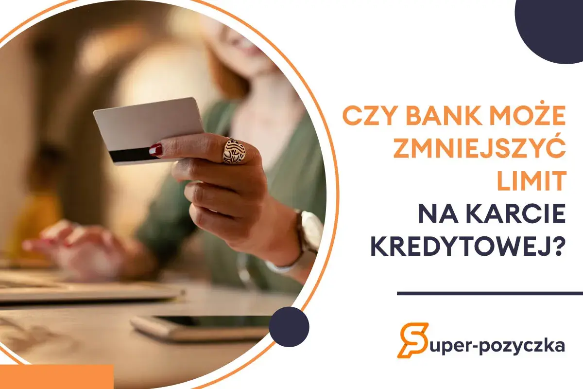 Kobieta trzyma kartę kredytową, zastanawiając się, czy bank może zmniejszyć limit.