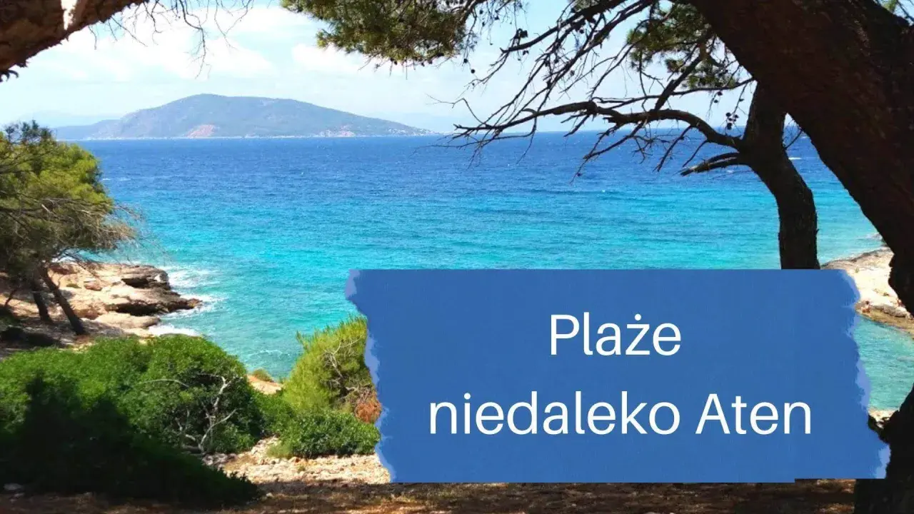 Piękne plaże niedaleko Aten, z turkusową wodą i skalistym wybrzeżem, kuszą do odpoczynku.