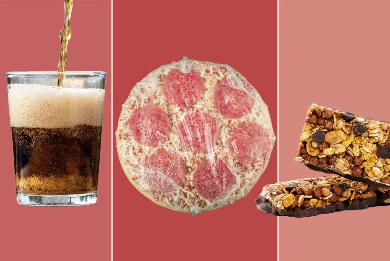 Läsk, fryst pizza och müslibars – exempel på ultraprocessad mat.