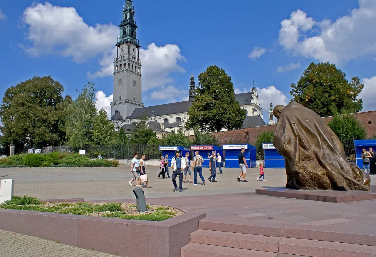 Kiedy powstał klasztor na jasnej górze? Odkryj jego fascynującą historię