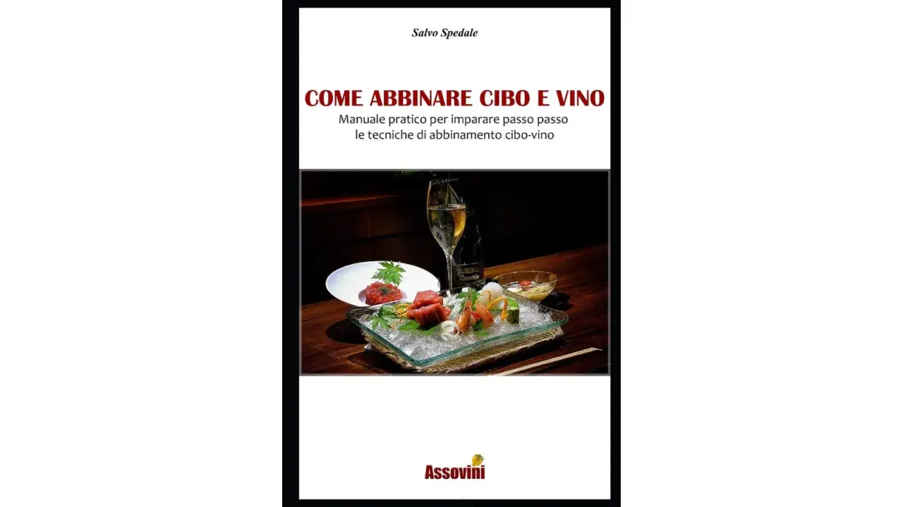 Copertina libro "Come abbinare cibo e vino". Un piatto di sashimi e tartare con una bottiglia e un calice di vino, per scoprire il perfetto abbinamento cibo vino.