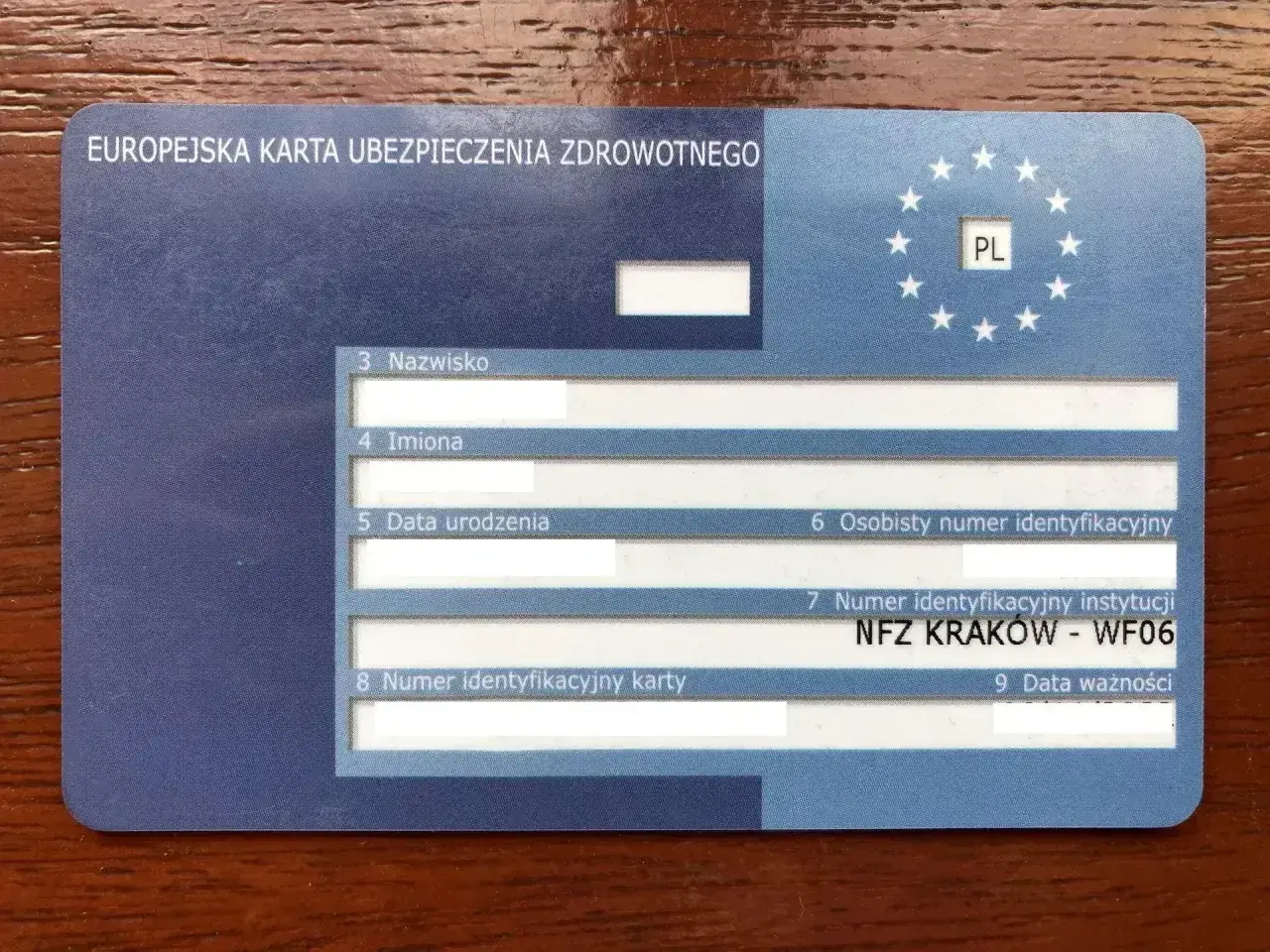 Europejska karta ubezpieczenia zdrowotnego z Krakowa, z numerem identyfikacyjnym NFZ KRAKÓW - WF06.