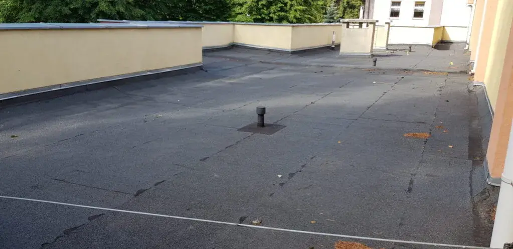 Jak uszczelnić dach od środka i uniknąć kosztownych napraw