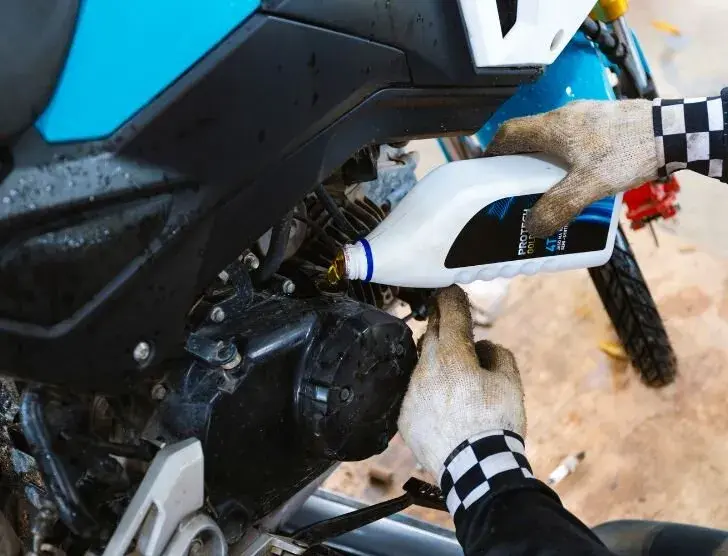 Co ile wymiana oleju w motocyklu? Kluczowe informacje i porady