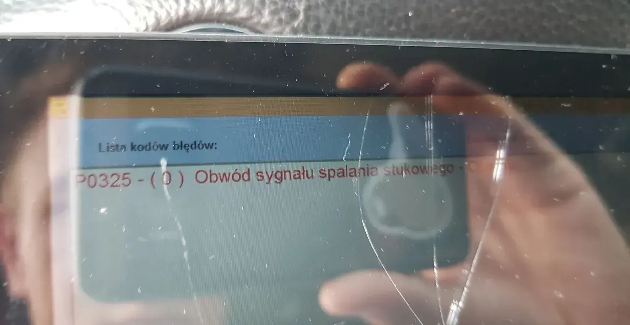 Błąd P0325: Obwód sygnału czujnika spalania stukowego.