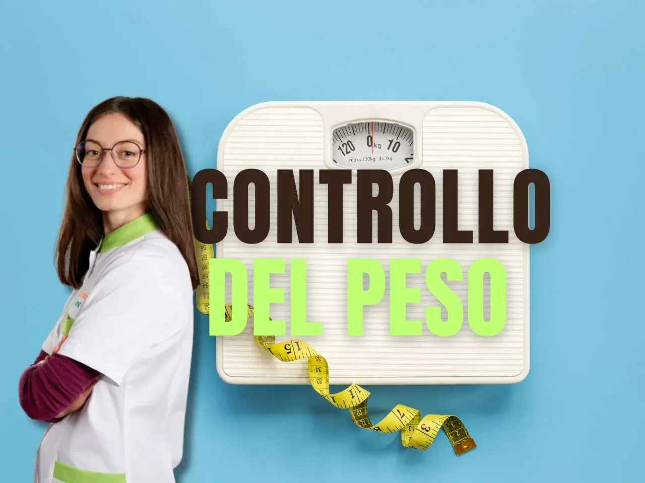 Donna sorridente con camice, bilancia e metro. Se mi peso dopo mangiato quanto devo togliere? Controllo del peso.