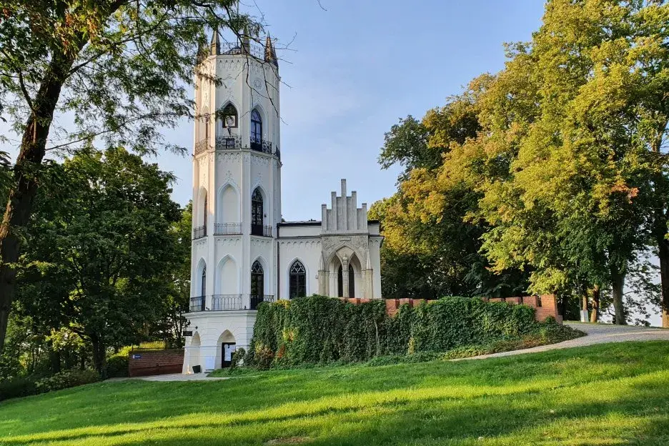 Opinogóra atrakcje: Odkryj najpiękniejsze miejsca i wydarzenia