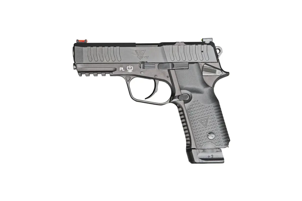 Pistolet VIS 100 M1 – najlepsza polska broń, symbol nowoczesności i precyzji.