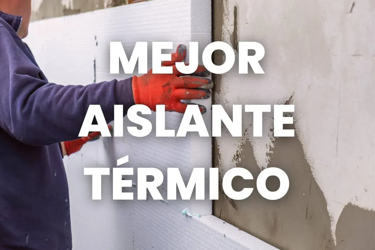 Man installing white foam panels, highlighting the mejor aislante térmico for energy efficiency.
