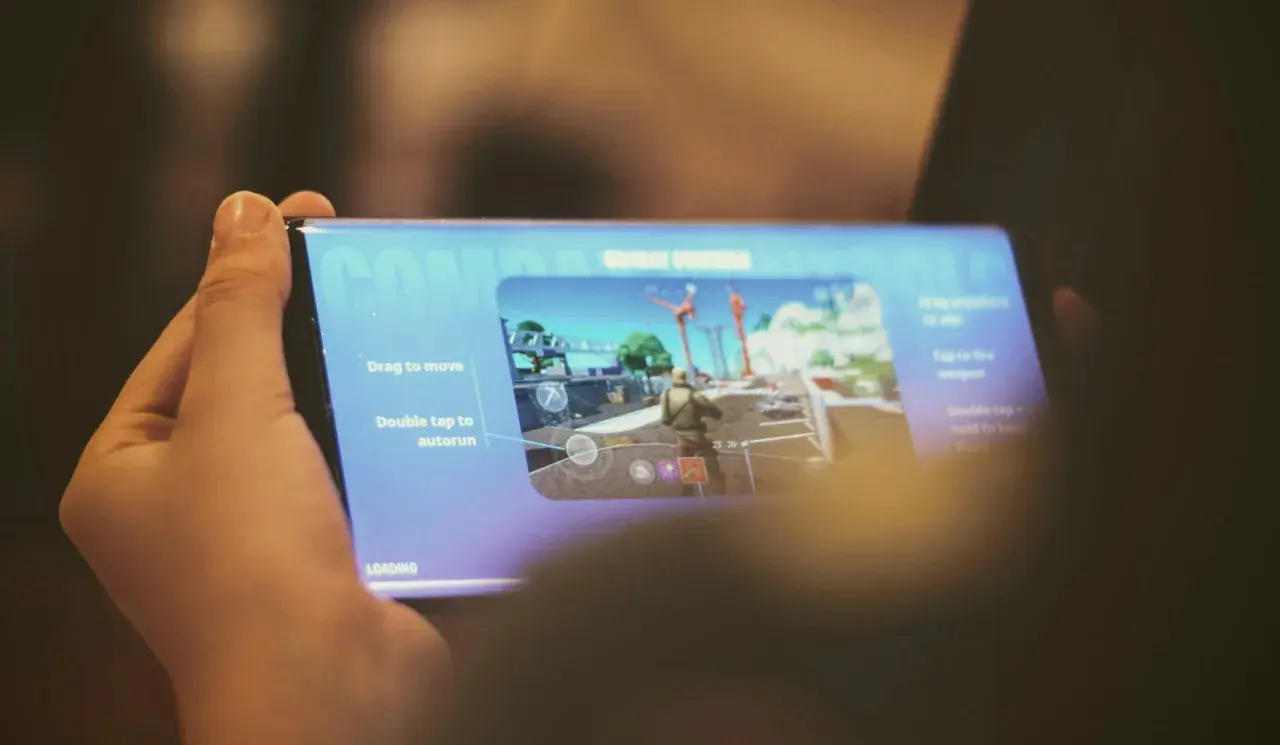 Gra Fortnite na telefonie, instrukcja sterowania. Jak zainstalować Fortnite i zacząć grać.