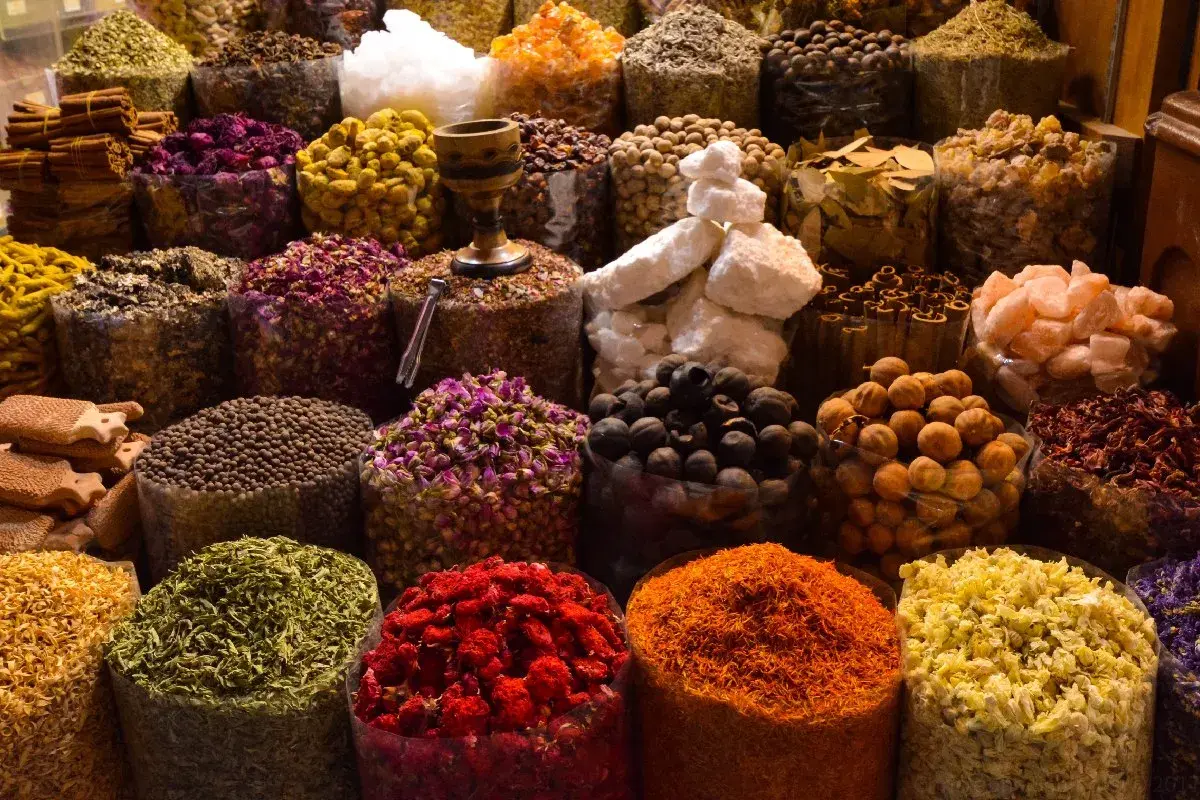 Jakie przyprawy do curry? Stwórz własną, aromatyczną mieszankę!