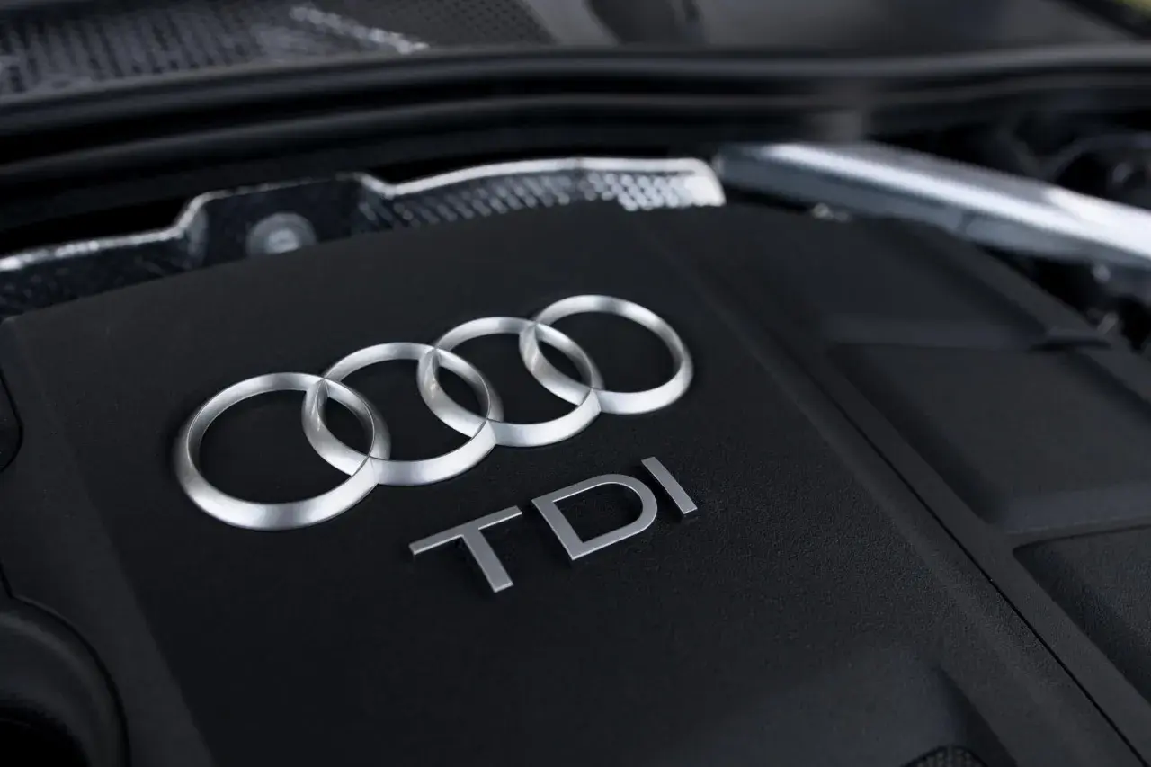 Silnik TDI Audi A6 C6. Awaryjne odpalanie może być konieczne, gdy akumulator jest rozładowany.