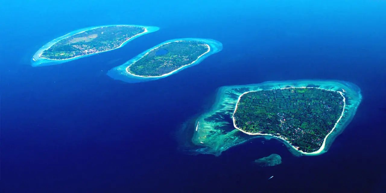 Gili Air och dess grannöar, frodiga och gröna, omgivna av turkost vatten. En drömresa till paradiset.