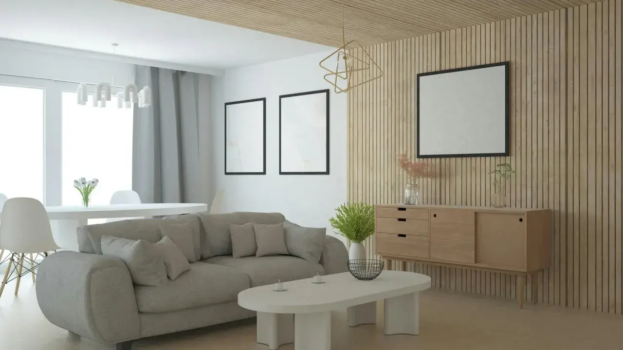 Przytulny salon z lamelami na ścianie i suficie. Szara kanapa, biały stolik kawowy i drewniana komoda tworzą nowoczesną aranżację.