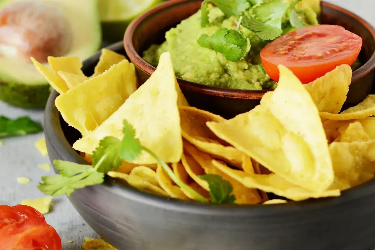 Jak jeść guacamole? Najlepsze sposoby i nieoczywiste połączenia