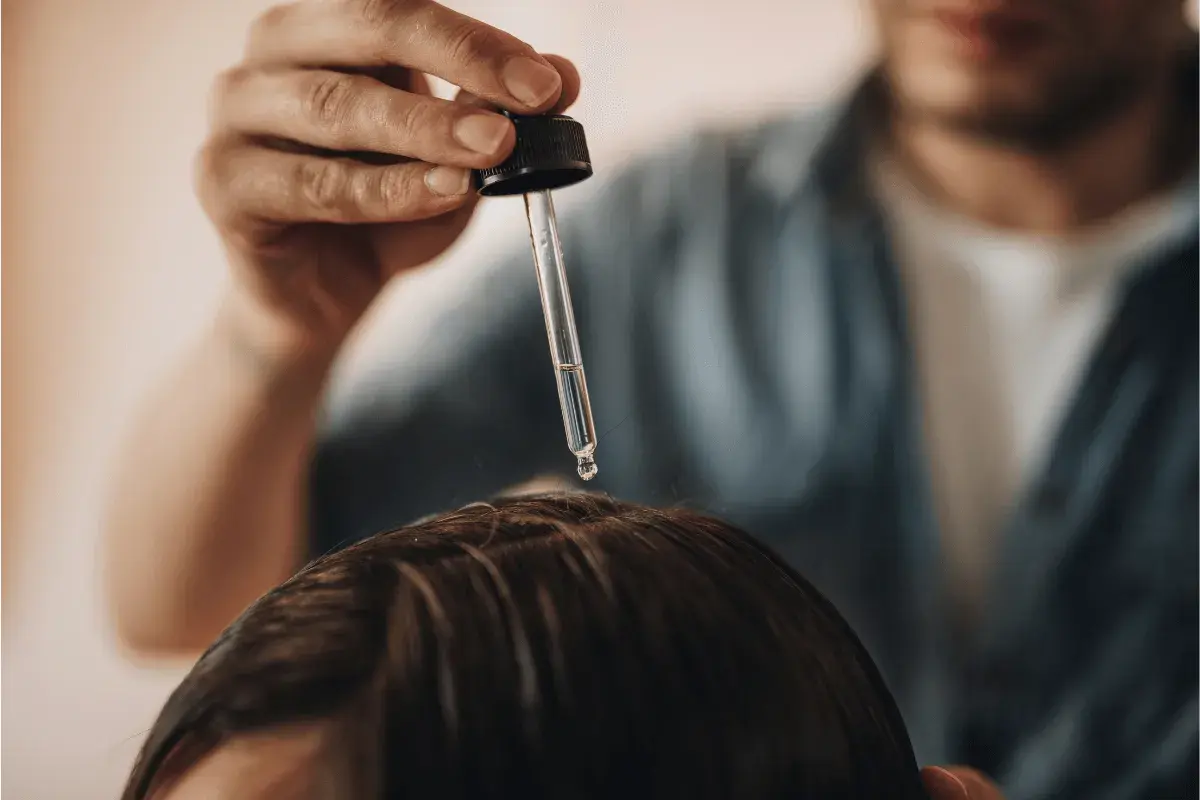 Wcierka do włosów: Jak aplikować dla baby hair i mocnych włosów?