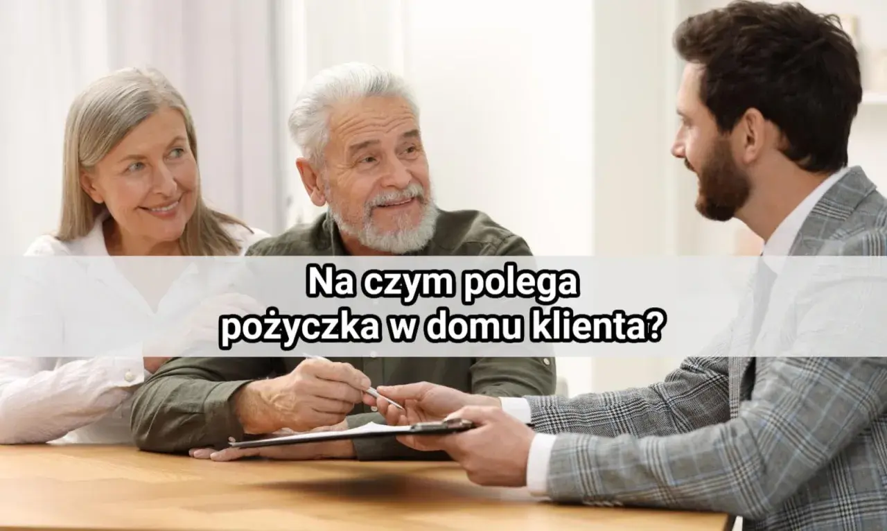 Starsze małżeństwo rozmawia z doradcą o ekspresowych pożyczkach gotówkowych w domu klienta.