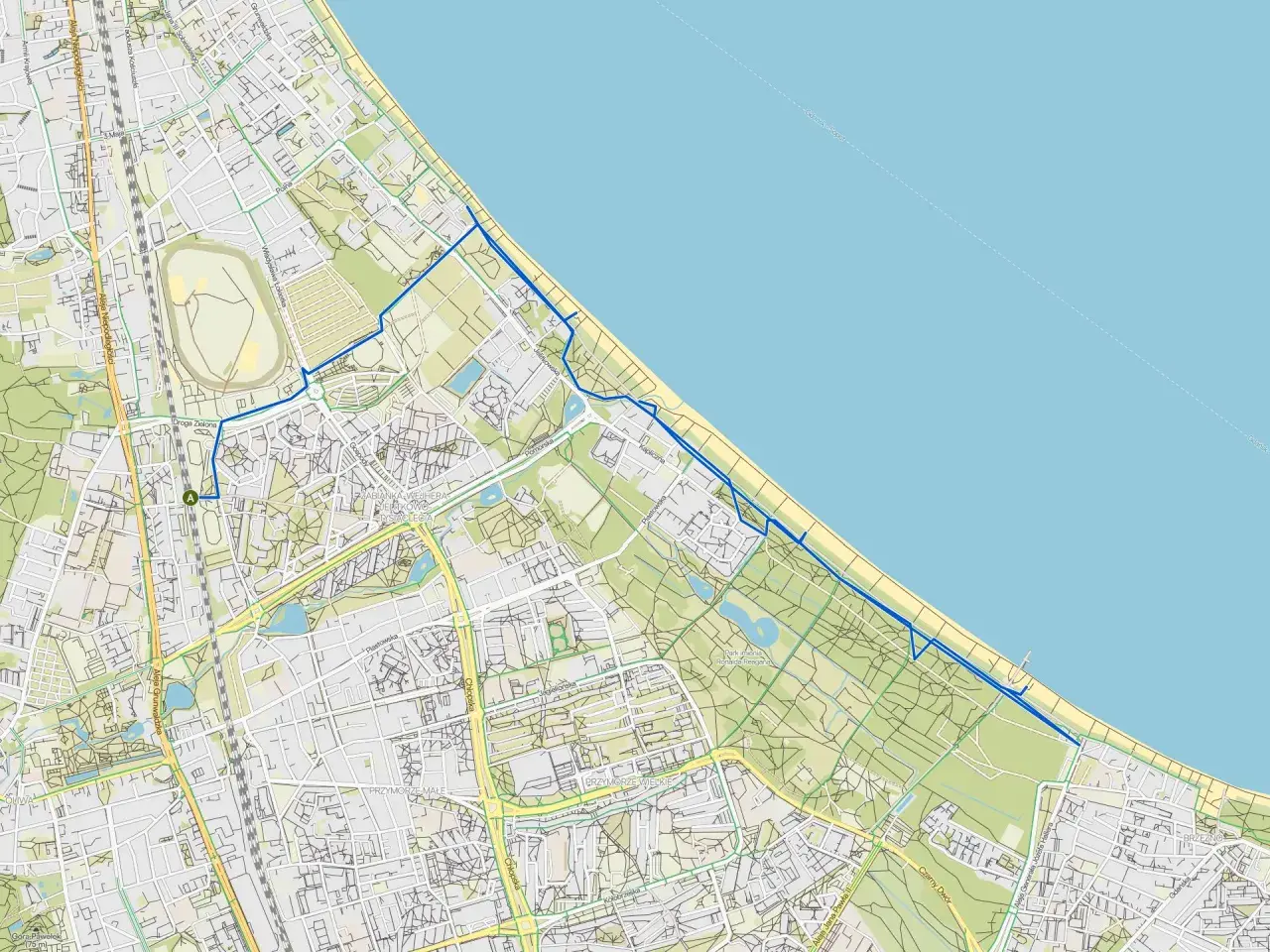 Nadmorska trasa rowerowa Trójmiasto biegnie wzdłuż plaży, łącząc Gdańsk, Sopot i Gdynię.