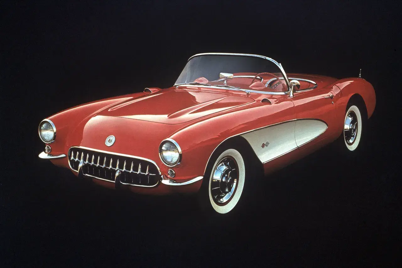 Jakie są kluczowe aspekty historii i specyfikacji Corvette C1?