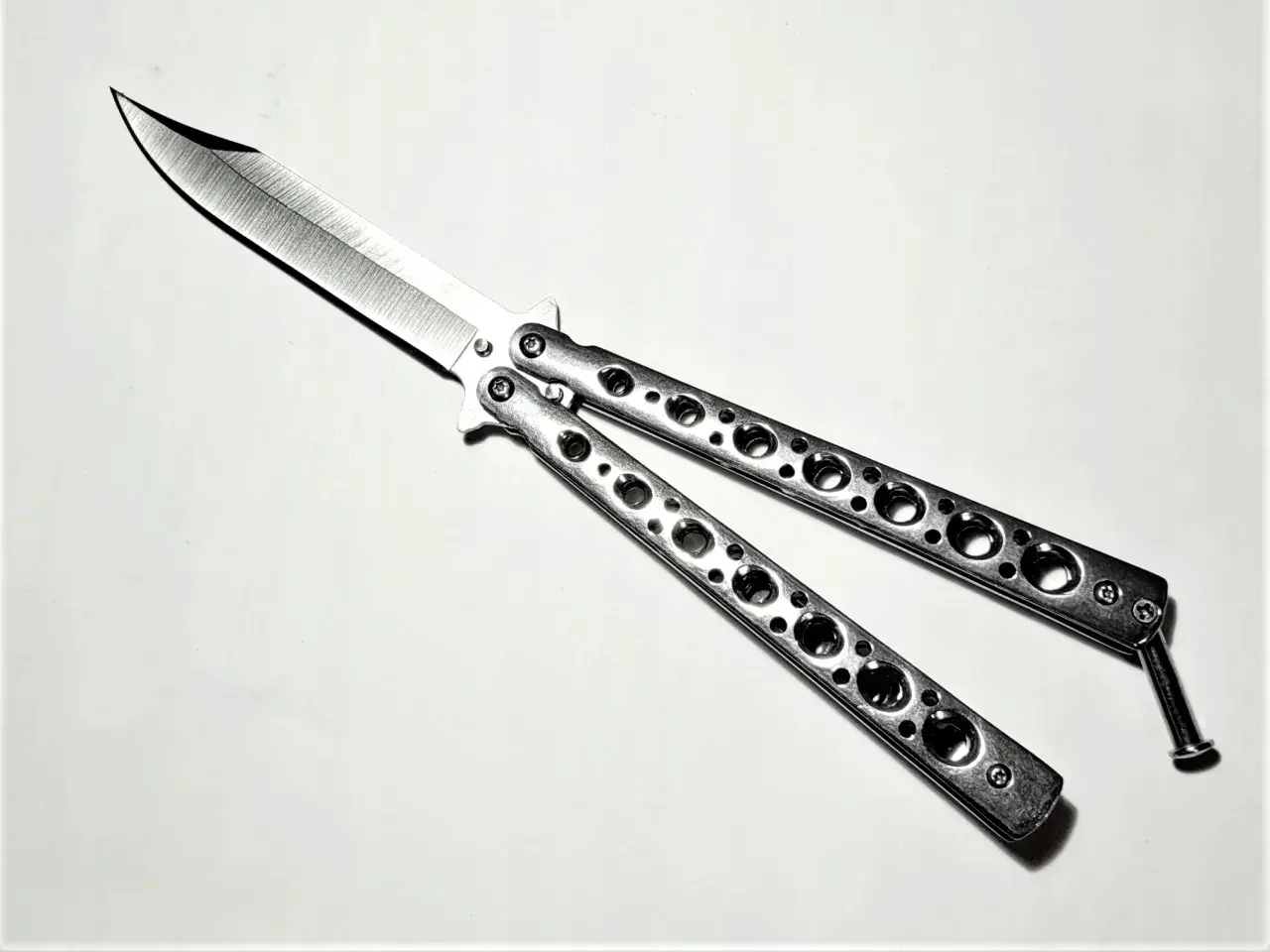 Nóż motylkowy (balisong) w Polsce: Legalność i granice użycia