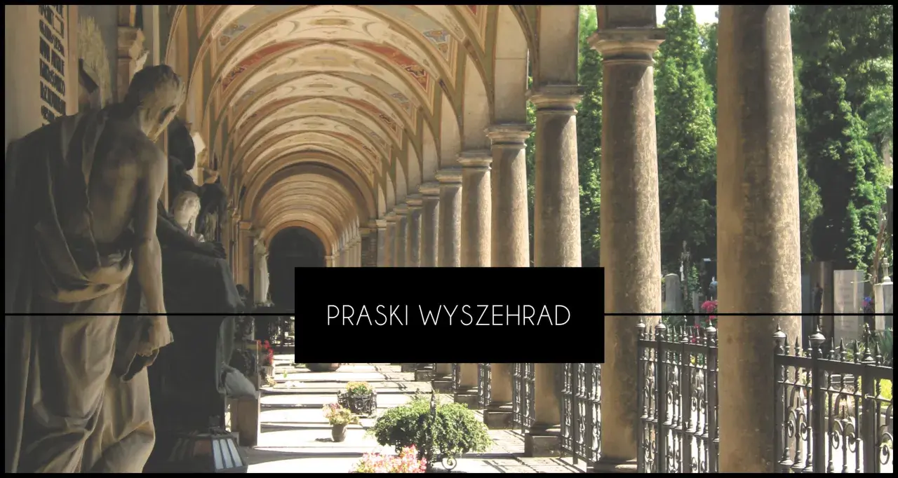 Kamienne rzeźby i kolumnada na cmentarzu Wyszehrad na Węgrzech.
