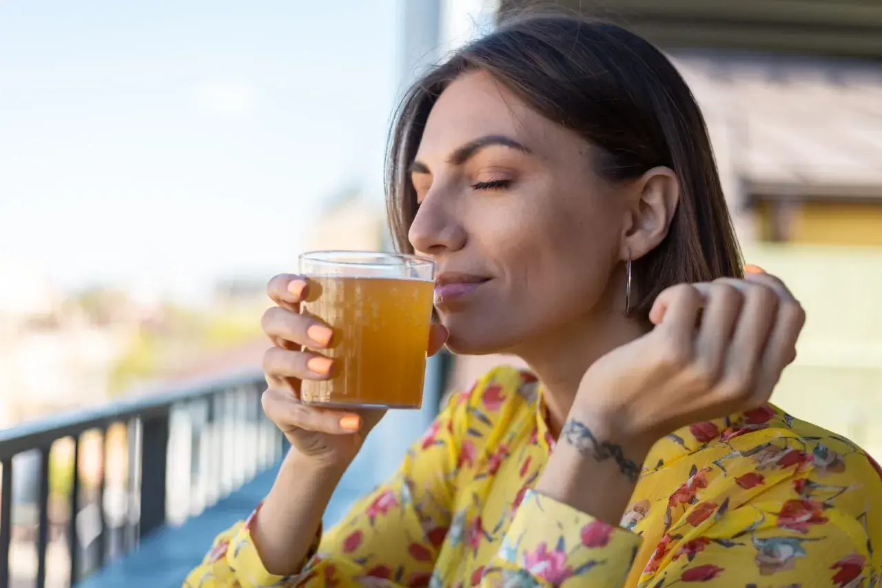 Kombucha: eliksir zdrowia? Poznaj fakty, korzyści i jak ją zrobić