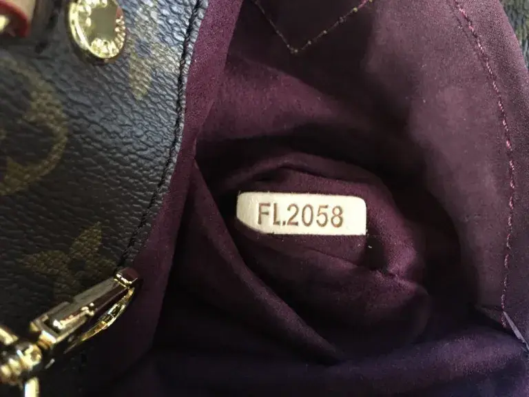 Jak po czym poznać oryginalną torebkę Louis Vuitton i uniknąć oszustwa