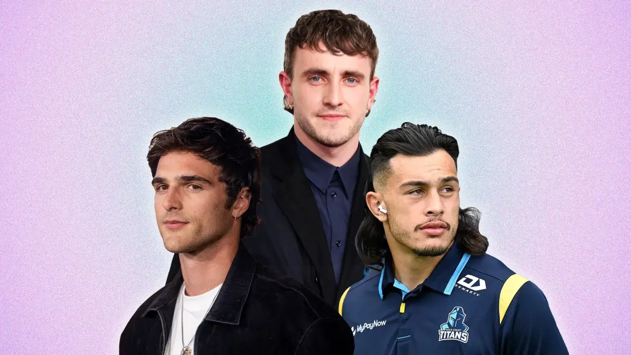 Tres hombres con peinados modernos, uno con un corte mullet que marca tendencia.
