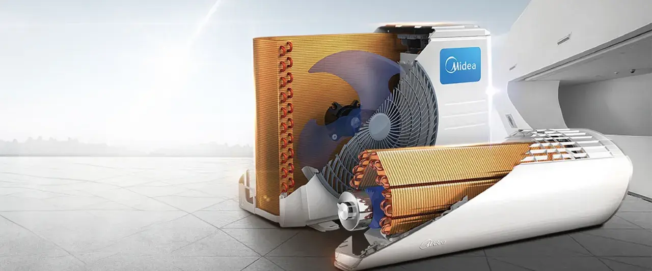 Componentes internos de un aire acondicionado Midea, mostrando el ventilador y los serpentines de cobre. Ideal para el mantenimiento del aire acondicionado.